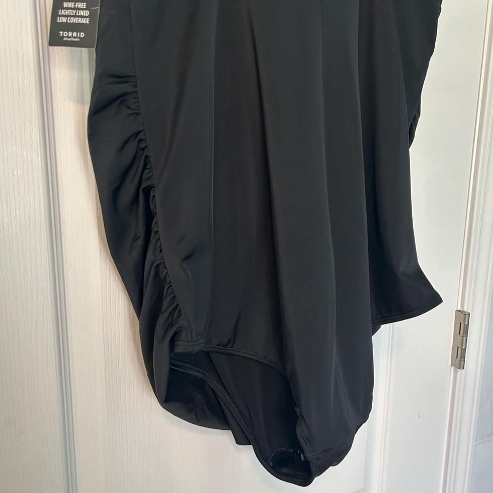 Torrid One Piece Swimsuit Women’s 3X Black Wireless Ruched Cap Sleeves - Picture 8 of 9